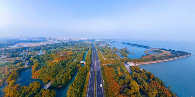 im电竞项目测评｜奥体潮鸣：一线湖景+绝佳地段+穿越周期产品开启无锡临水而居新时(图2)